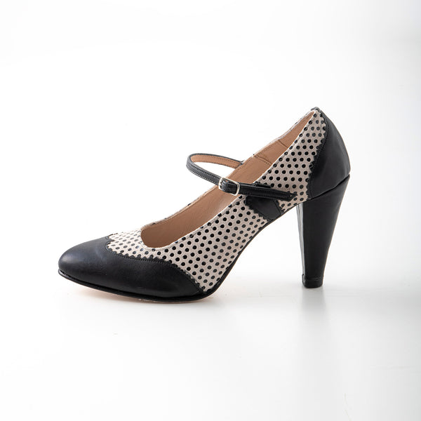 Round toe heels polka dots