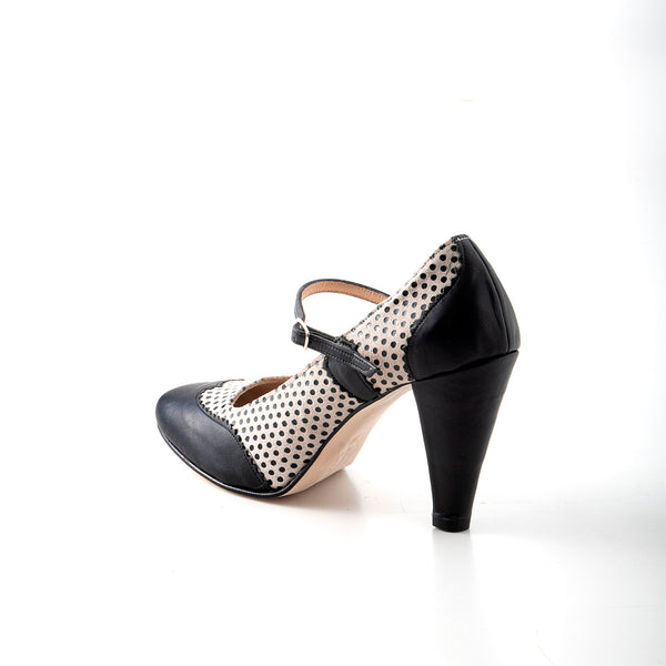 Round toe heels polka dots